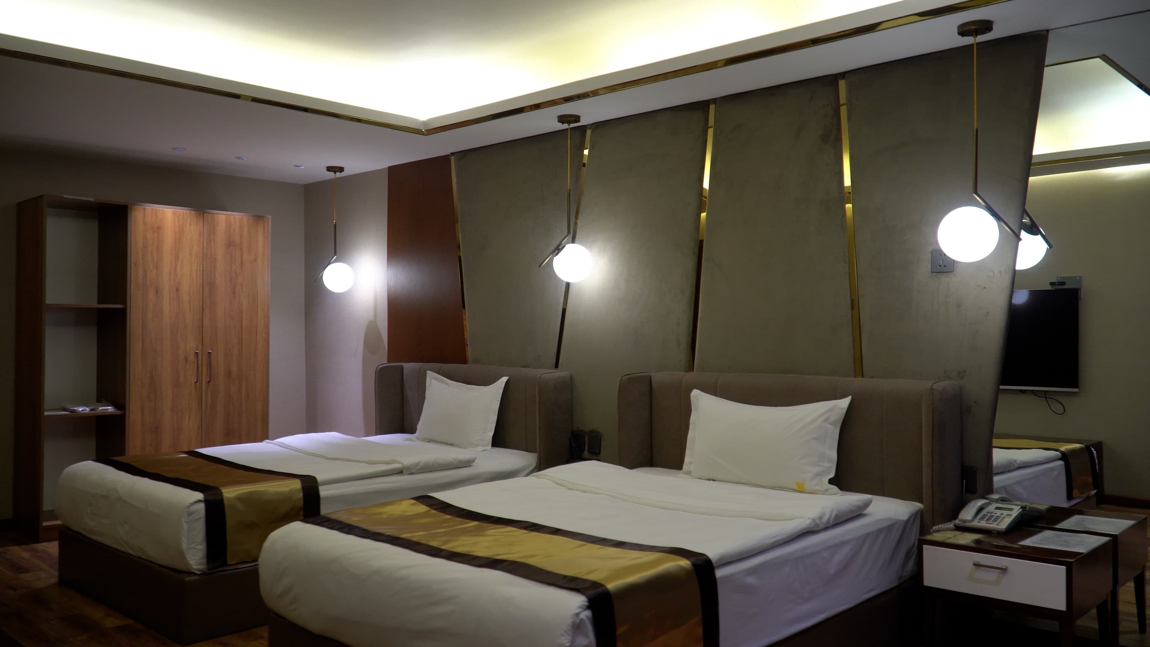 listing card gallery